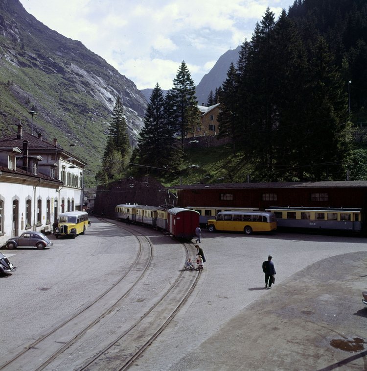 Erlebniszug San Gottardo und Tremola im Postauto