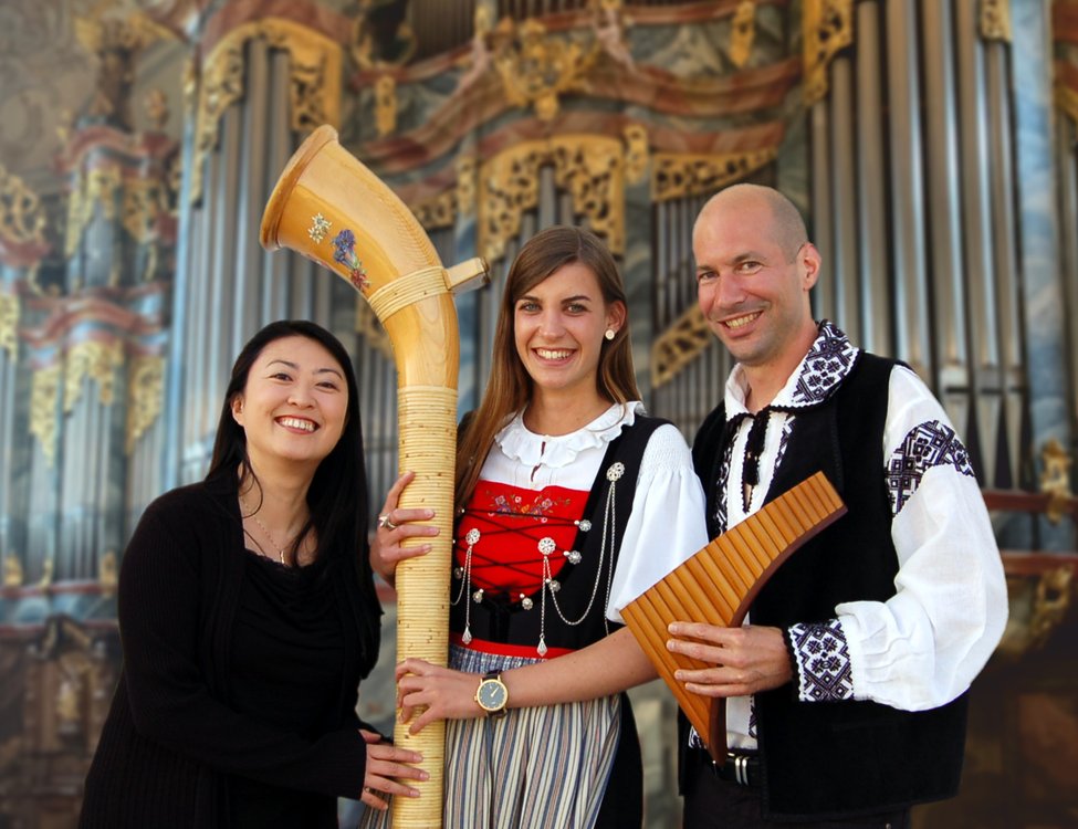 Lisa Stoll, Alphorn / Michael Dinner, Panflöte / Kiyomi Higaki, Orgel