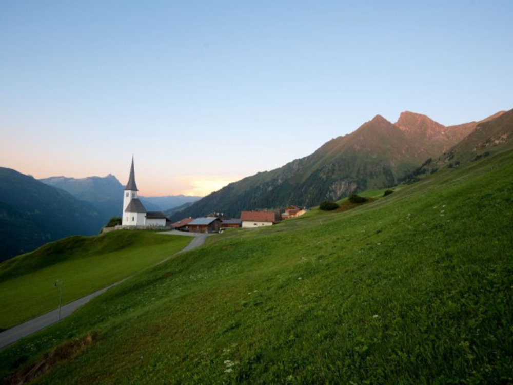 Dorf- und Kirchenführung in Tenna